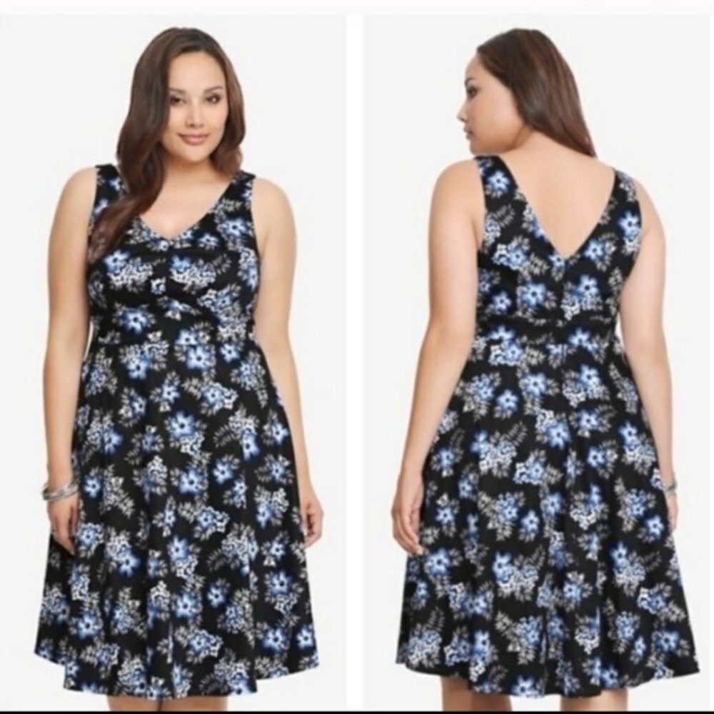Torrid V Neck Floral Swing Dress Size 26